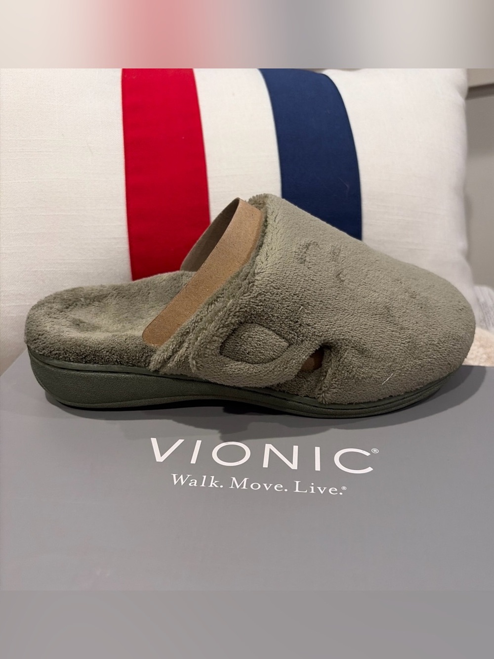 VIONIC WOMEN'S GEMMA MULE SLIPPERS Army Green SIZE: WOMEN 5